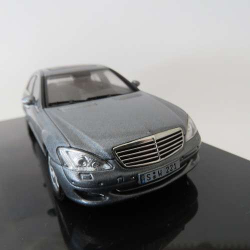 Auto Art Mercedes-Benz S-Class model car - Scale 1/43