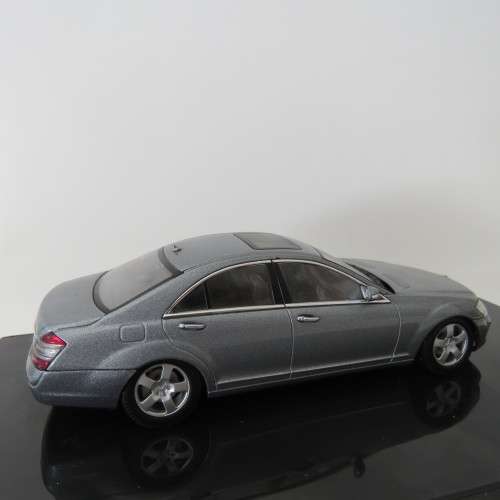 Auto Art Mercedes-Benz S-Class model car - Scale 1/43
