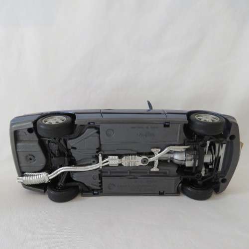 Maisto 1993 BMW 325i convertible model car - Scale 1/18 - Window stain damage