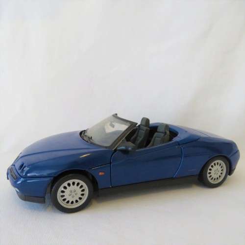 Maisto Alfa Romeo Spider model car - Scale 1/18 - Window stain damage