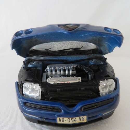 Maisto Alfa Romeo Spider model car - Scale 1/18 - Window stain damage