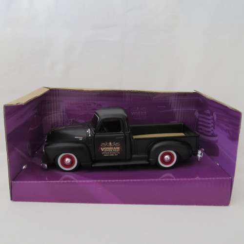 Maisto Design Outlaws 1950 Chevrolet 3100 Pickup "Vonham speed shop" model car - Scale 1/25