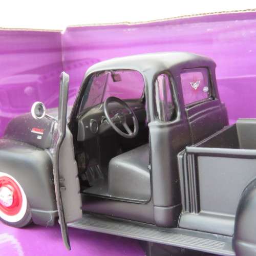 Maisto Design Outlaws 1950 Chevrolet 3100 Pickup "Vonham speed shop" model car - Scale 1/25