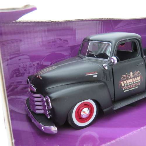 Maisto Design Outlaws 1950 Chevrolet 3100 Pickup "Vonham speed shop" model car - Scale 1/25