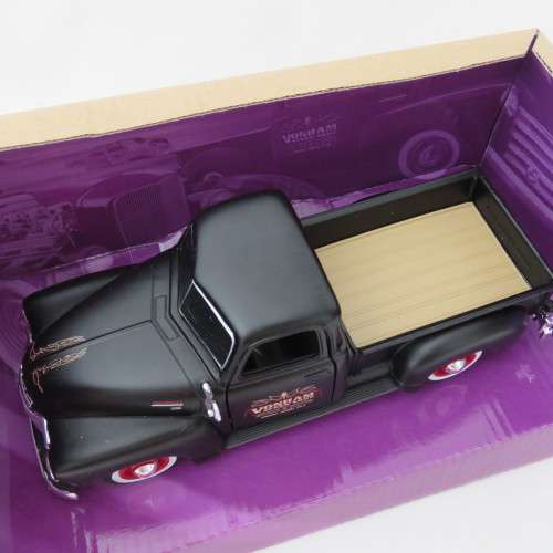 Maisto Design Outlaws 1950 Chevrolet 3100 Pickup "Vonham speed shop" model car - Scale 1/25