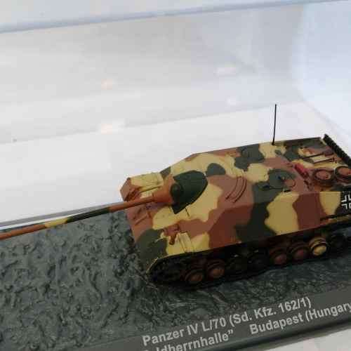 1945 German ( Budapest ) Panzer IV L/70 Sd.kfz. 162/1 combat tank die-cast model