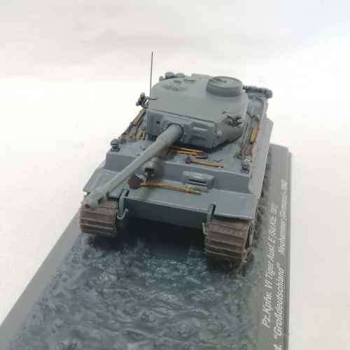 1943 German Panzer Kampfwagen VI Tiger combat tank die-cast model