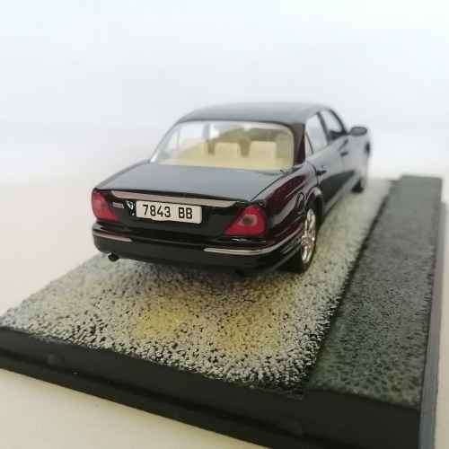 James Bond 007 - Jaguar XJ 8 model car - Casino Royale