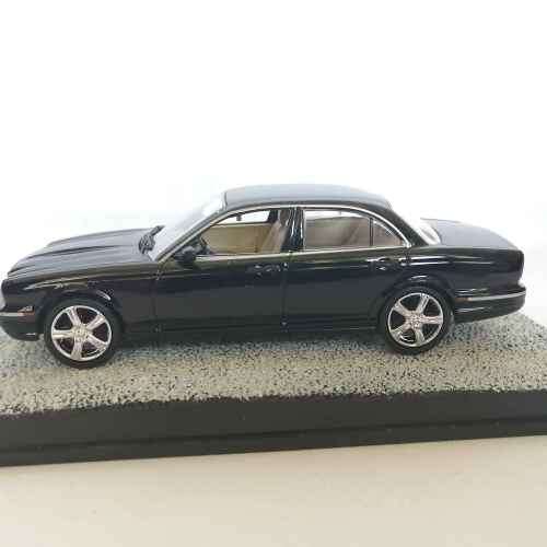 James Bond 007 - Jaguar XJ 8 model car - Casino Royale