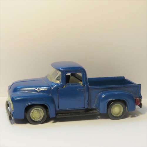 Road Champs 1956 Ford F100 model car