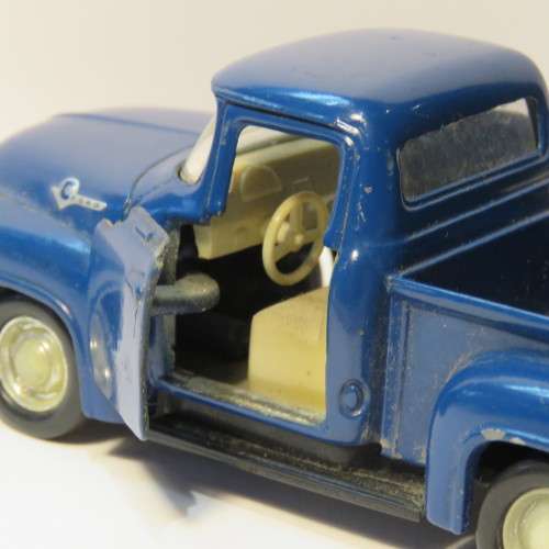 Road Champs 1956 Ford F100 model car