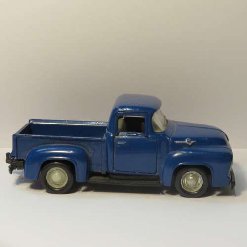 Road Champs 1956 Ford F100 model car