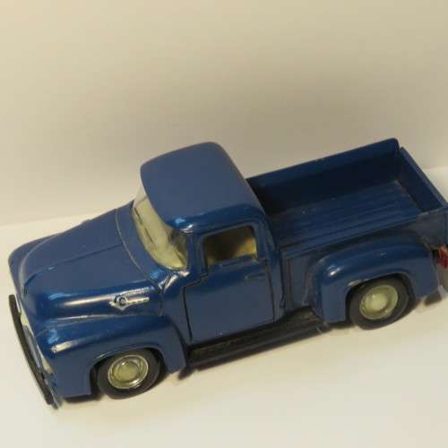 Road Champs 1956 Ford F100 model car