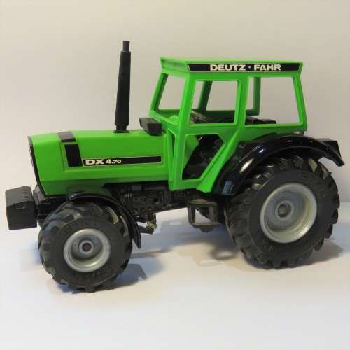 Siku #2344 Deutz-Fahr DX 4.70 die-cast tractor