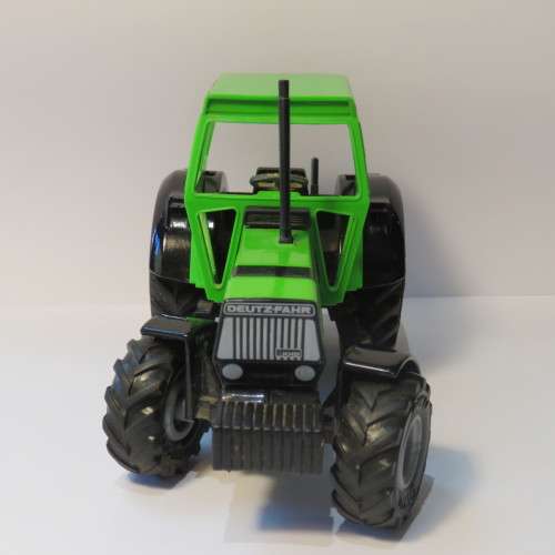 Siku #2344 Deutz-Fahr DX 4.70 die-cast tractor