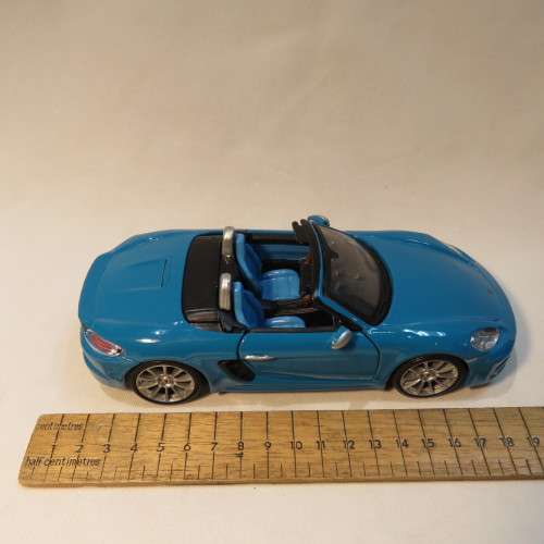 Bburago Porsche 718 Boxster model car - Interior repainted - Scale 1/24
