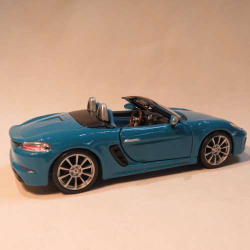 Bburago Porsche 718 Boxster model car - Interior repainted - Scale 1/24