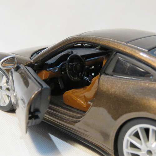 Bburago Porsche 911 Carrera S model car - Scale 1/24