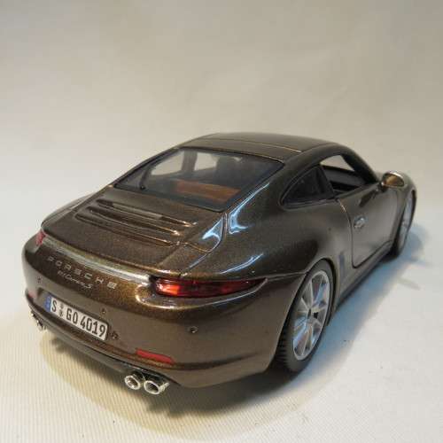 Bburago Porsche 911 Carrera S model car - Scale 1/24