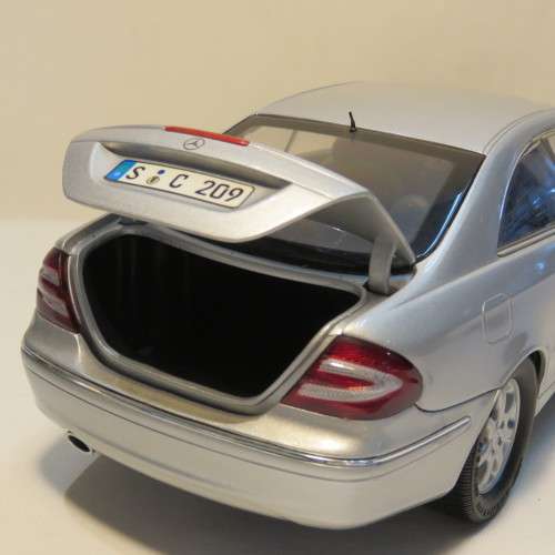 Kyosho Mercedes-Benz CLK coupe model car - Scale 1/18