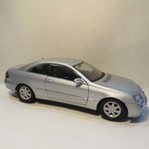 Kyosho Mercedes-Benz CLK coupe model car - Scale 1/18