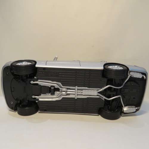 Kyosho Mercedes-Benz E-class model car - Scale 1/18