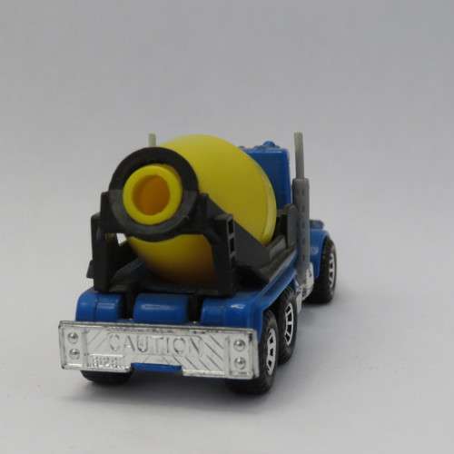 Vintage Matchbox 1981 Peterbilt cement truck - Scale 1/80