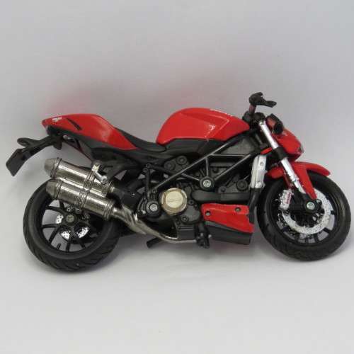 Maisto Ducati Streetfighter model motorcycle - Scale 1/18