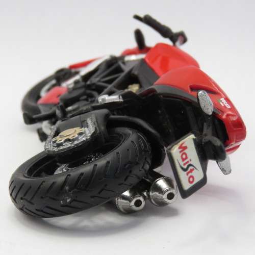 Maisto Ducati Streetfighter model motorcycle - Scale 1/18