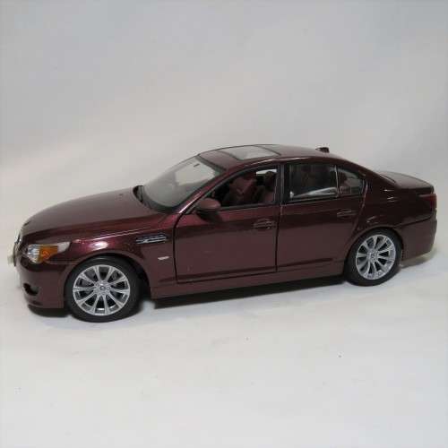 Maisto BMW M5 model car - Scale