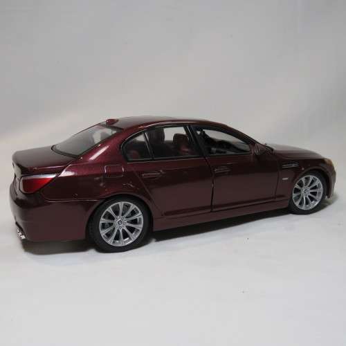 Maisto BMW M5 model car - Scale