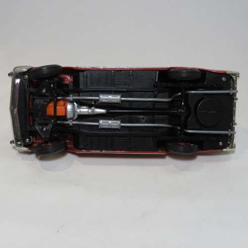 Road Tough 1957 Chevrolet Nomad model car - Scale 1/24