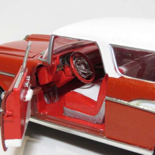 Road Tough 1957 Chevrolet Nomad model car - Scale 1/24