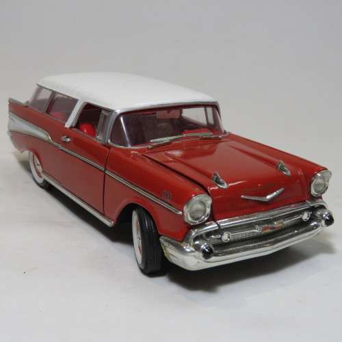 Road Tough 1957 Chevrolet Nomad model car - Scale 1/24
