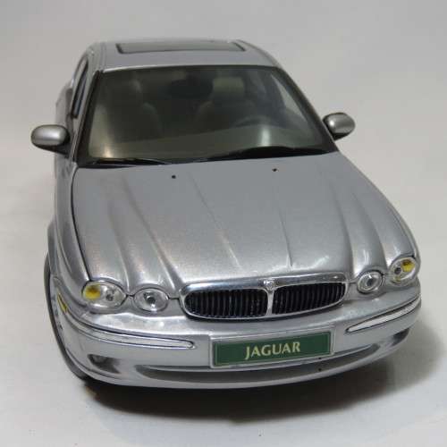 Maisto Jaguar X-Type model car - Scale