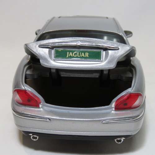 Maisto Jaguar X-Type model car - Scale