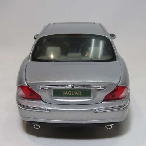 Maisto Jaguar X-Type model car - Scale