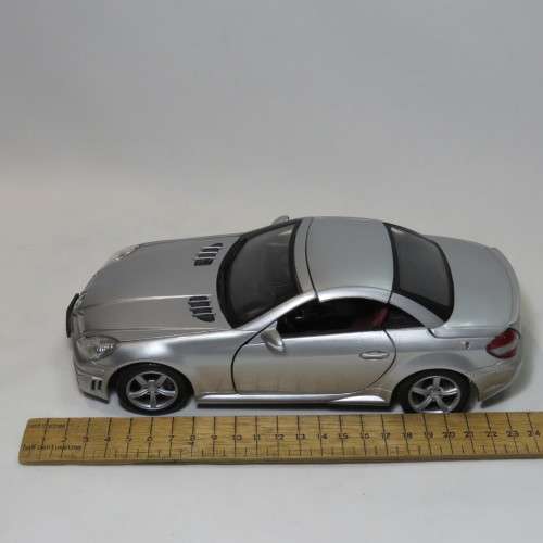 Motor Max 2005 mercedes-Benz SLK55 AMG convertible model car - Scale 1/18 - Aerial missing