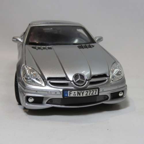 Motor Max 2005 mercedes-Benz SLK55 AMG convertible model car - Scale 1/18 - Aerial missing
