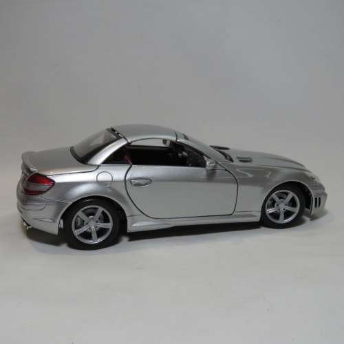 Motor Max 2005 mercedes-Benz SLK55 AMG convertible model car - Scale 1/18 - Aerial missing
