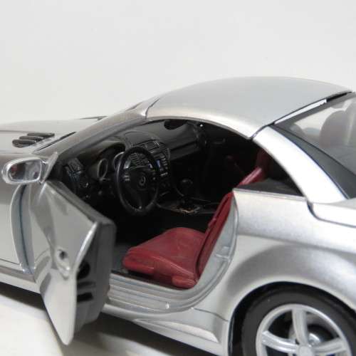 Motor Max 2005 mercedes-Benz SLK55 AMG convertible model car - Scale 1/18 - Aerial missing