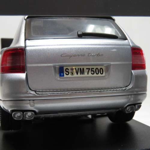 Maisto Special Porsche Cayenne Turbo model car in box - Scale 1/18