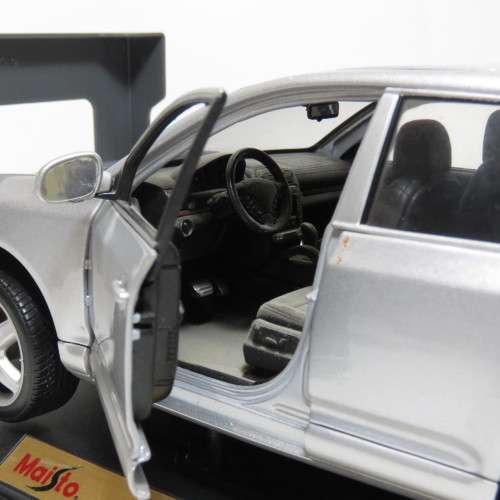 Maisto Special Porsche Cayenne Turbo model car in box - Scale 1/18