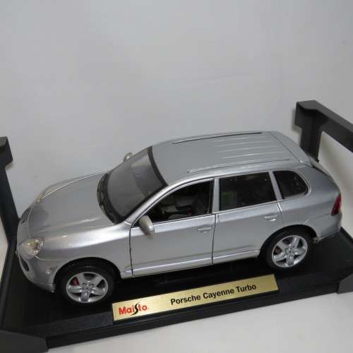 Maisto Special Porsche Cayenne Turbo model car in box - Scale 1/18