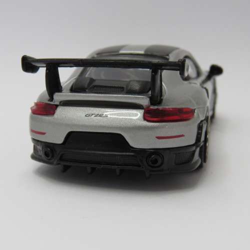 Bburago Porsche 911 GT2 RS model car - Scale 1/43