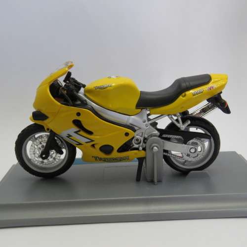 Maisto Triumph TT600 die-cast motorcycle - Scale 1/18 in box