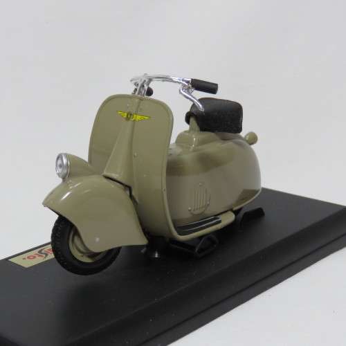 Maisto 1945 Vespa MP5 Paperino die-cast motorcycle - Scale 1/18 in box