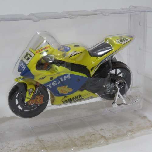 Maisto 2006 Yamaha Factory racing MotoGP die-cast motorcycle - #46 Valentino Rossi - Scale 1/18
