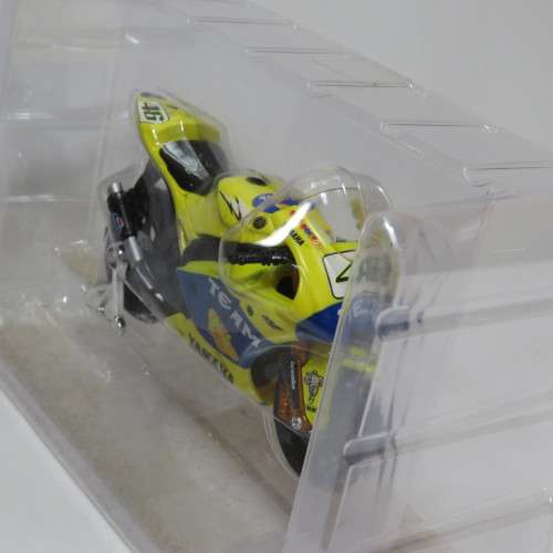 Maisto 2006 Yamaha Factory racing MotoGP die-cast motorcycle - #46 Valentino Rossi - Scale 1/18