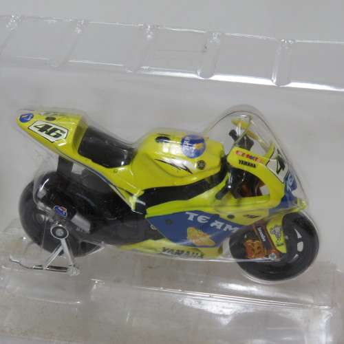 Maisto 2006 Yamaha Factory racing MotoGP die-cast motorcycle - #46 Valentino Rossi - Scale 1/18